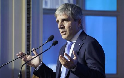 «¿Cuánto facturaste por ese comentario?», Luis Caputo cruzó con dureza a un consultor peronista que lo acusó de no haber pisado jamás una fábrica