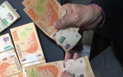 Los sectores que cobrarán bonos y aumentos en el mes de octubre 2025