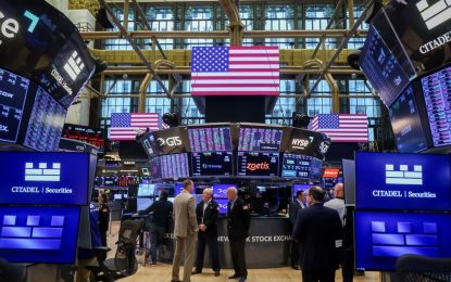 El mercado ignora el escándalo de Espert y pone su expectativa en el viaje de Caputo: los bonos suben más de 2%