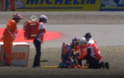Valentín Perrone sufrió un estremecedor accidente en el Moto3 de Indonesia: lo chocaron por detrás y voló por el aire en plena curva