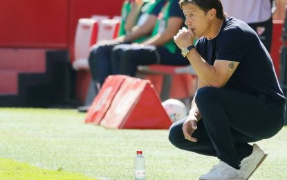 El Sevilla de Almeyda recibió un duro golpe en casa después de la euforia por la goleada al Barcelona