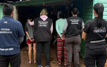 La mamá y la abuela de una nena de 3 años, presas por abusarla y vender las fotos a $ 1.500 por una billetera virtual