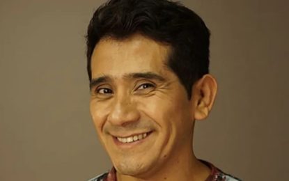 El actor Osqui Guzmán denunció que una policía lo golpeó por su color de piel