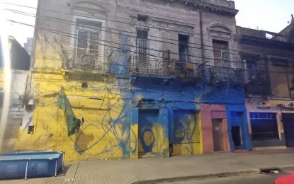 Dos hombres hicieron un agujero en la pared e intentaron usurpar una casa en La Boca: uno de ellos tiene antecedentes