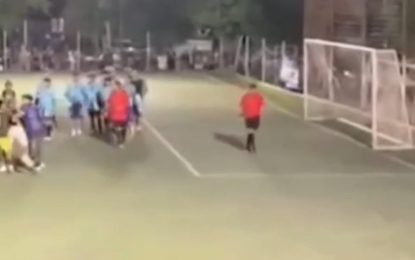 Violencia en un partido de fútbol amateur de Neuquén: el árbitro golpeó a un hombre que lo increpó