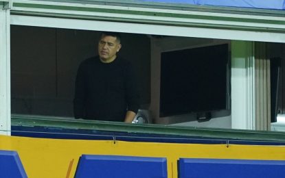 Riquelme no logra cerrar la llegada de Marino Hinestroza pero en Boca festejan por la renovación de jugadores que serán clave para Úbeda