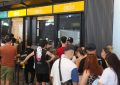 Siguen las demoras y cancelaciones de vuelos de Flybondi: qué derechos tienen los pasajeros y qué deben hacer