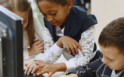 Noruega prohibió el uso de la IA a los niños: «Aumenta el riesgo de que se salten pasos en su educación. Lo más importante es que aprendan a leer, escribir y hacer matemáticas»