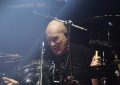 El histórico baterista de AC/DC Chris Slade anunció su retiro de los escenarios a los 79 años: el motivo