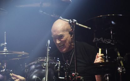 El histórico baterista de AC/DC Chris Slade anunció su retiro de los escenarios a los 79 años: el motivo