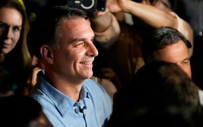 Flavio Bolsonaro, tras ganar en primera vuelta ante Lula: «Brasil quiere un cambio»