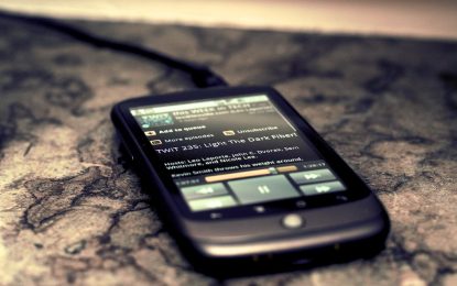 ¿Tu celular trabaja mientras dormís? Un experto revisó su tráfico nocturno y encontró una conexión desconocida