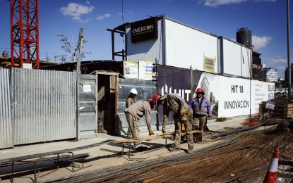 La industria y la construcción rebotaron en agosto, pero siguen por debajo del año pasado