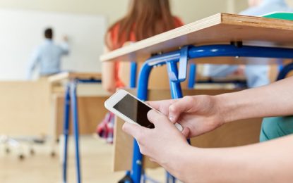 La Provincia de Buenos Aires limitará el uso de celulares en las escuelas secundarias