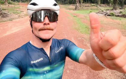 La travesía de Valtteri Bottas: viajó más de 400 kilómetros en bicicleta de Sepang a Singapur para correr en la Fórmula 1