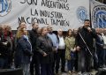 La CGT marchó por la crisis de la industria: pidió una mesa de diálogo, pero advirtió que “va a tronar el escarmiento”