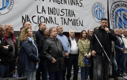 La CGT marchó por la crisis de la industria: pidió una mesa de diálogo, pero advirtió que “va a tronar el escarmiento”