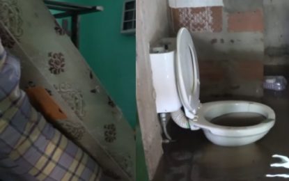 La angustia de los vecinos de Itatí: el agua entró en sus casas y tuvieron que elegir qué salvar