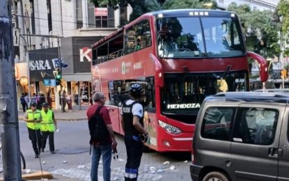 Mendoza: una nena de casi dos años murió atropellada por un bus turístico en pleno centro