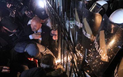Crisis en Polonia: el presidente suspendió un viaje a Senegal y volvió de urgencia ante un posible «golpe de Estado»