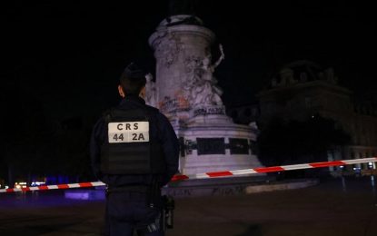 Francia: París cumple su tercera noche de toque de queda y la CGT convocó a una huelga general