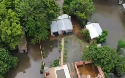 Inundaciones en Chaco: vecinos de Tres Bocas usaron heladeras como botes para evacuar