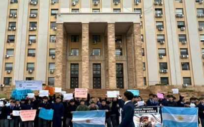 Polémica en Mendoza: una histórica escuela aeronáutica eliminó el examen de ingreso y estalló el enojo de alumnos y padres