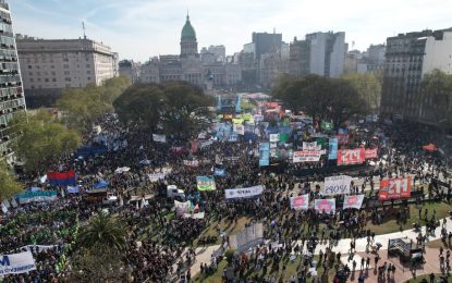 El Gobierno descontará el día a los estatales que adhieran al paro de ATE y negocia con las universidades