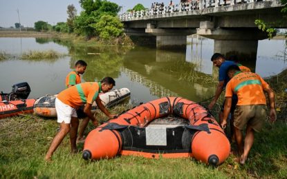 Tragedia en la India: volcó un barco en el río Ganges y murieron al menos trece chicos
