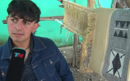 Un artesano cordobés tejió durante ocho meses un poncho para regalarle al papa León XIV