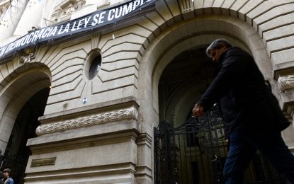 El Colegio Nacional de Buenos Aires prohibió el uso de celulares en las aulas