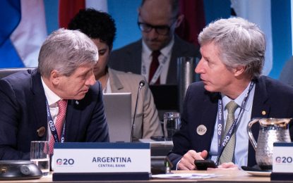 El Banco Central aceleró las compras de dólares y ya acumula casi US$15.000 millones, 50% más que la meta del año